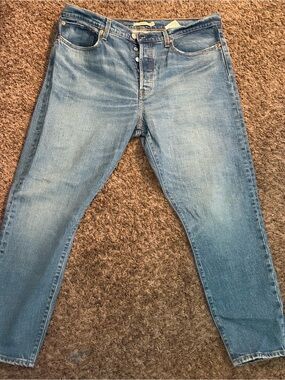 Levi's Light Blue Cropped Women's Jeans